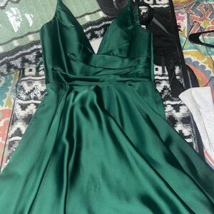 Chic Emerald Satin Mini Dress